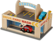 Load image into Gallery viewer, Melissa and Doug Service Station